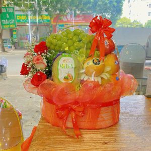 Giỏ quả kèm hoa
